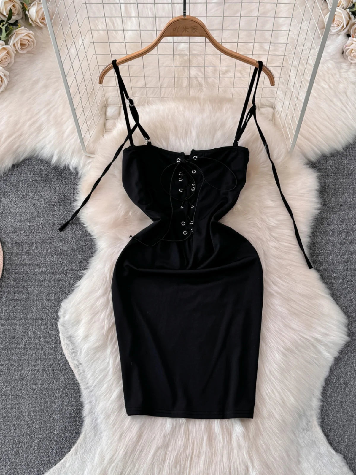 burgundy dress and black heels Zapaka Women Sparkly Navy Homecoming Dress with Lace Strapless Bodycon  Ruched Cocktail Dress with Slit – ZAPAKA main image 0